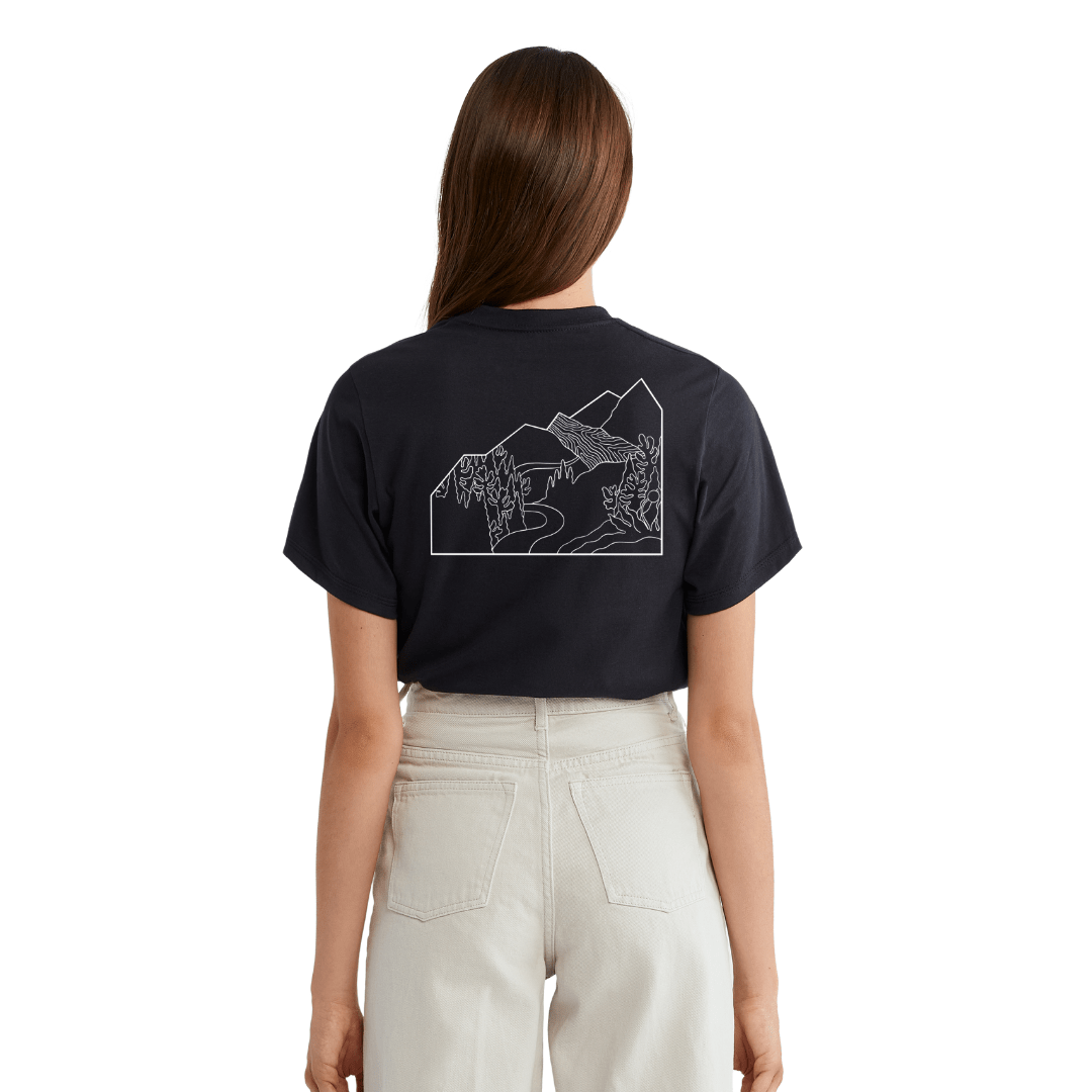 Näak Gear & Accessories C'est Beau™ T-Shirt